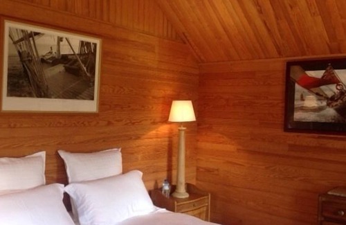 Beaufour-Druval Ski Chalet | Bed and breakfast with terrace in a detached chalet in Normandy