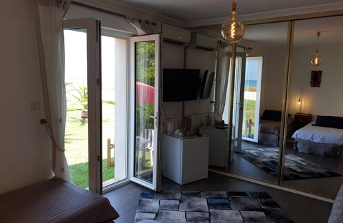 Pineto House | Bed and breakfast "ARINELLA" by the sea near bastia airport/seaport