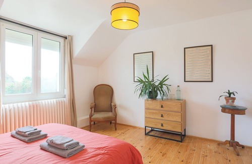 Plouezec Bed & Breakfast | Bed and Breakfast 'Chambre 1' with Shared Garden and Wi-Fi