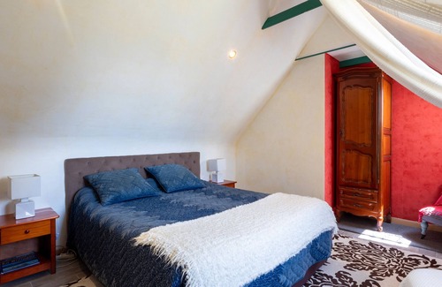Lannion Bed & Breakfast | Bed and Breakfast 'Chambre Gaëllica' with Shared Garden and Wi-Fi