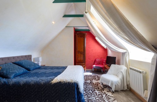 Lannion Bed & Breakfast | Bed and Breakfast 'Chambre Gaëllica' with Shared Garden and Wi-Fi