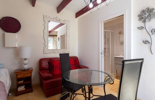 Lannion Bed & Breakfast | Bed and Breakfast 'Chambre Ty Ellen' with Shared Garden and Wi-Fi