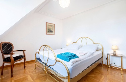 Plogoff Bed & Breakfast | Bed and Breakfast 'Chambre Les Hortensias' with Sea View, Private Terrace and Wi-Fi