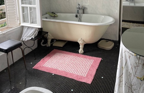 Poissy Bed & Breakfast | Bed and Breakfast, Charming House, 20 min From Paris , Garden