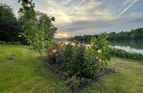 Poissy Bed & Breakfast | Bed and Breakfast, Charming House, 20 min From Paris , Garden