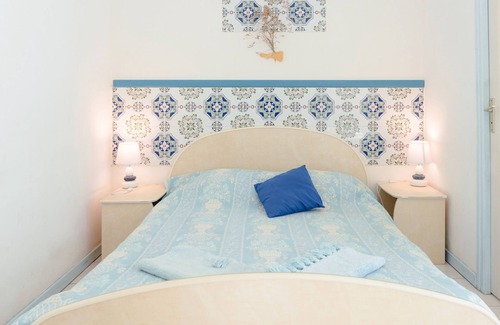 Saint-Cyprien Bed & Breakfast | Bed and Breakfast 'Chambre Deluxe' with Shared Garden