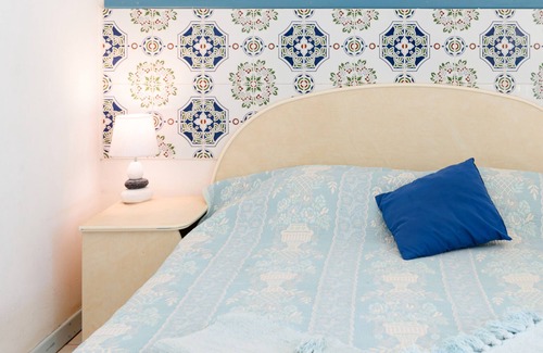 Saint-Cyprien Bed & Breakfast | Bed and Breakfast 'Chambre Deluxe' with Shared Garden