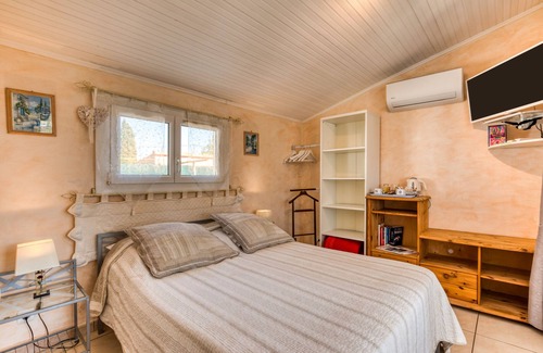 Saint-Drezery Bed & Breakfast | Bed and Breakfast 'Chez Gaston' with Private Pool, Wi-Fi and Air Conditioning