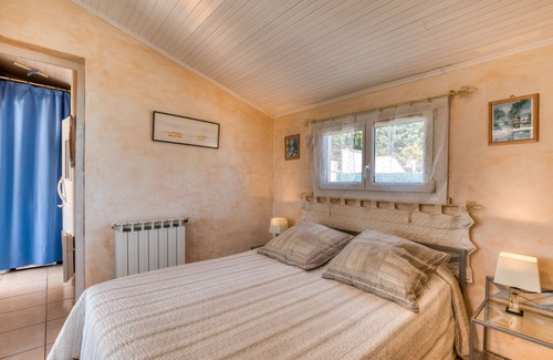 Saint-Drezery Bed & Breakfast | Bed and Breakfast 'Chez Gaston' with Private Pool, Wi-Fi and Air Conditioning