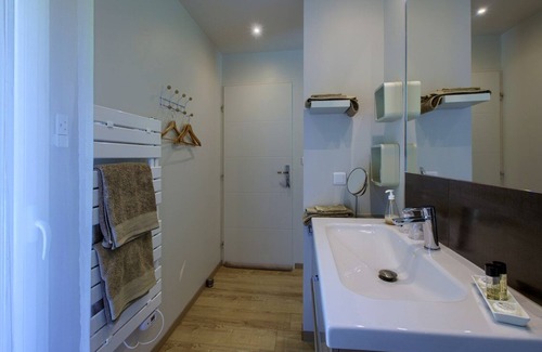 Sadirac House | Bed and Breakfast is near Bordeaux and St Emilion vineyards
