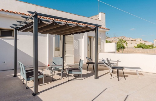 Castelvetrano Apartment | Bed And Breakfast Champagneria 'Room 3' with Shared Terrace, Wi-Fi and Air Conditioning