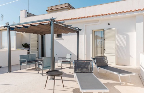 Castelvetrano Apartment | Bed and Breakfast Champagneria 'Room 1' with Shared Terrace, Wi-Fi and Air Conditioning