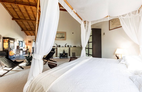 Bazas Bed & Breakfast | Bed and Breakfast 'Le Palmier Exotique' with Shared Pool, Shared Terrace, and Wi-Fi