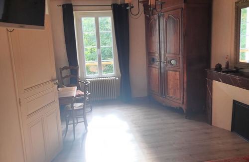 Reaux Bed & Breakfast | Bed and Breakfast 'Le Vieux Noyer - Tilleul' with Shared Garden and Wi-Fi