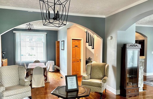Speedway Bed & Breakfast | Bed and breakfast located in Speedway, 1.6 miles to Indianapolis Motor Speedway