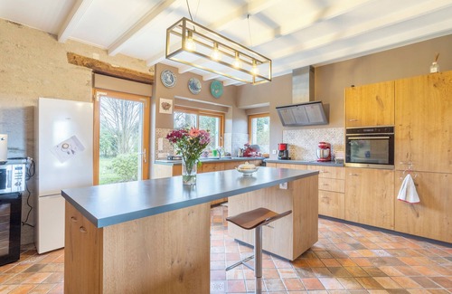 Concarneau Bed & Breakfast | Bed and Breakfast 'Madame De La Fayette' with Shared Terrace, Shared Garden and Wi-Fi