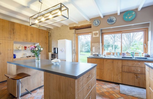 Concarneau Bed & Breakfast | Bed and Breakfast 'Madame De La Fayette' with Shared Terrace, Shared Garden and Wi-Fi