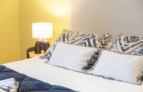 Concarneau Bed & Breakfast | Bed and Breakfast 'Madame De La Fayette' with Shared Terrace, Shared Garden and Wi-Fi