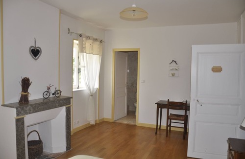 Charols House | Bed and Breakfast Miel