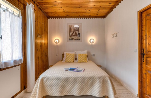 La Salvetat-sur-Agout House | Bed and breakfast 'Saints-Peyres' with Shared Terrace, Wi-Fi