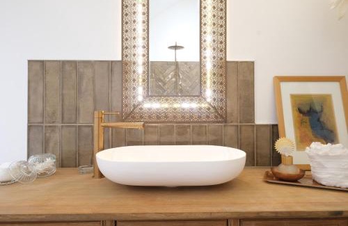 Merignac Bed & Breakfast | Bed and Breakfast Shandita