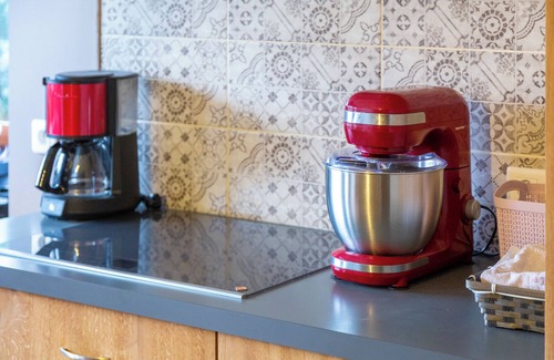 Concarneau Bed & Breakfast | Bed and Breakfast 'Suite L'Appartement Ninon De Lenclos' with Shared Terrace, Shared Garden and Wi-Fi