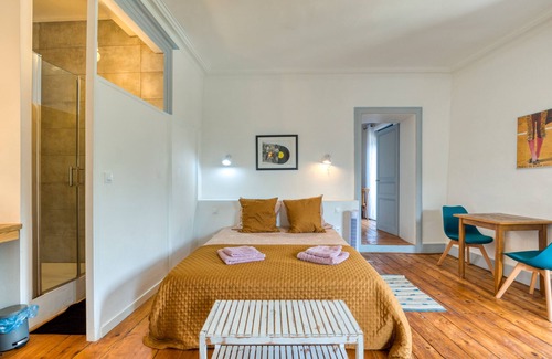 Saint-Andre-de-Sangonis Bed & Breakfast | Bed and Breakfast 'Chambre' with Shared Pool, Shared Garden and Wi-Fi