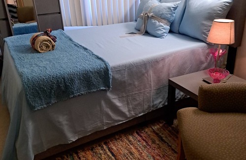 Minneapolis Bed & Breakfast | Bed Breakfast BeveragesnA MAN'S CAVE#2
