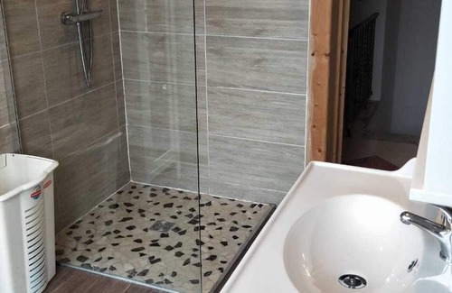 Uplengen Other | Bed & Breakfast Gaudi Room - B&B Betsies Place 35664
