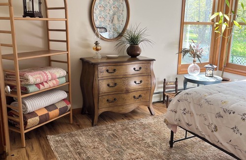 Alburg Bed & Breakfast | Bed & Breakfast on Lake ChamplainnTwo private rooms in a lake front retreat!
