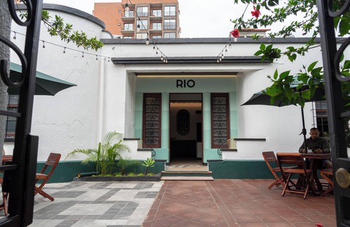 Zona 4 House | bed in shared dorm Rio Hostel in Guatemala City Zone 4, pedestrian streets.
