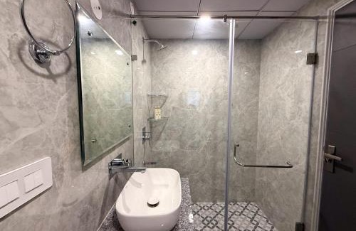 Sushant Lok Apartment | BedChambers Luxurious Aparthotel Near Medicity