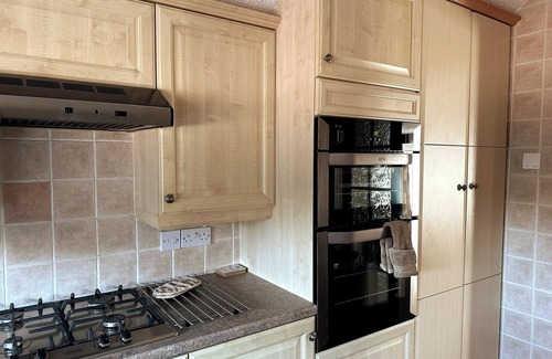 Dunstable Apartment | Bedfordshire Haven: 3-bedroom with Garden