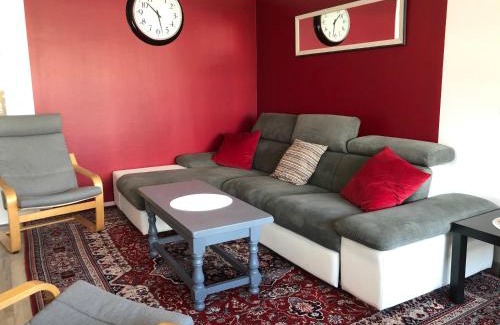 Saint-Remi Apartment | BedinReims "burgundy bottle" 110m2 Exceptional, 4 chambres doubles, 2 bain, free park & wifi, tout équipé