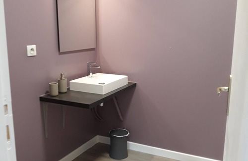Daux Bed & Breakfast | Bedroom + bathroom with independent access