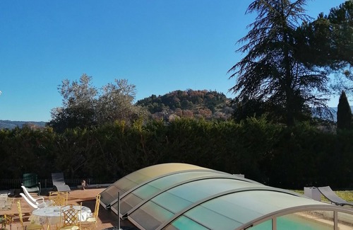 Gargas Bed & Breakfast | Bedroom with WC bathroom swimming pool