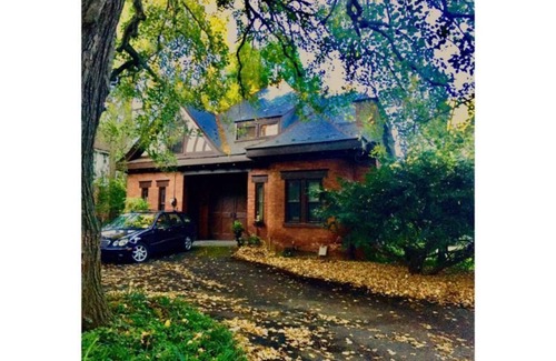 Lancaster House | Bee & Bee Cottage Historic Carriage House