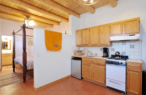 Northeast Santa Fe House | Bee: Charming casita near Santa Fe Plaza