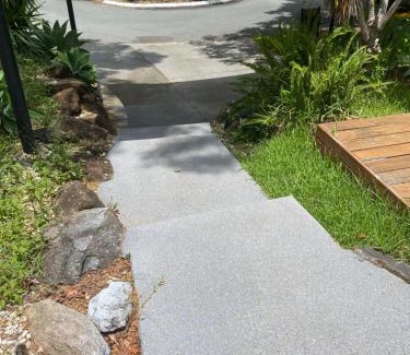 Robina Apartment | Bee Cottage