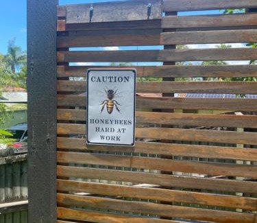 Robina Apartment | Bee Cottage