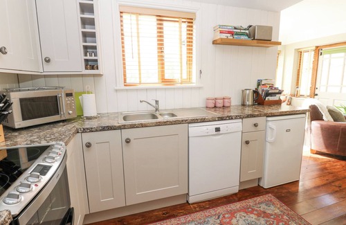 Castleton Cottage | BEE GARTH, with open fire in Castleton