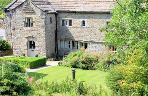 Worton Cottage | Beebole Cottage, cosy Dales home nr Askrigg, Bainbridge & Hawes, sleeps 2
