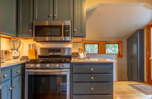 Banner Elk House | Beech Haven 6br 5ba with Huge Yard, Tennis Court, Creek & Pond, and Much More!