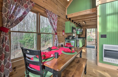 Beech Mountain Cabin | Beech Mountain Cabin w/180° Views: Near Hiking!
