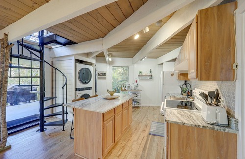 Beech Mountain Cabin | Beech Mountain Cabin w/Hot Tub: 1 Mi to Slopes!