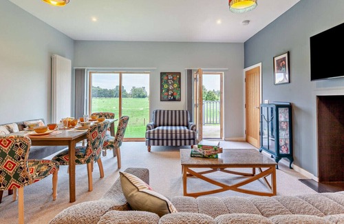 Corsley Apartment | Beech View 4 - Three Bedroom Apartment, Sleeps 6