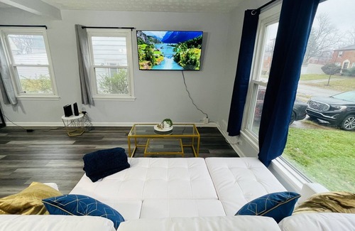 Maple Heights House | Beechwood Graceful Getaway – Maple Heights Comfort