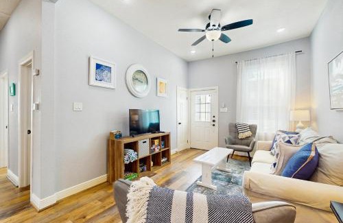Galveston House | Beehive Cottage