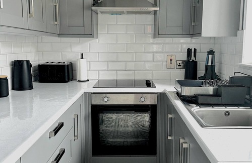 Belfast House | Beersbridge Road Townhouse (Cosy 3 Bed between the City Centre & Ballyhackamore)