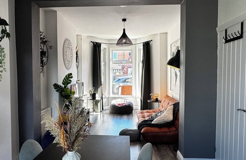 Belfast House | Beersbridge Road Townhouse (Cosy 3 Bed between the City Centre & Ballyhackamore)